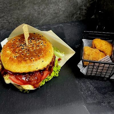 Бургер куриный с наггетсами в Пито-Грильто по цене 850 ₽