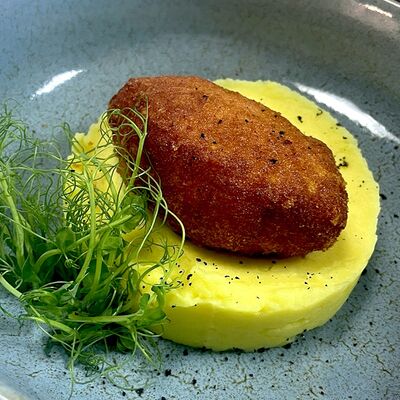 Зраза с моцареллой и картофельным пюре в Шансон по цене 650 ₽