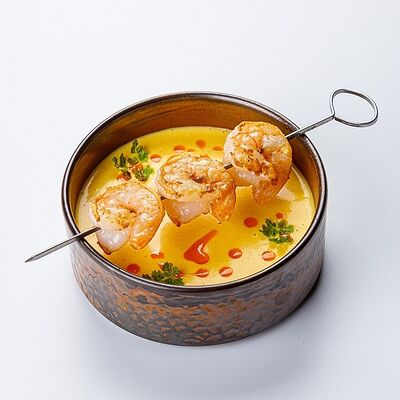 Сливочный крем-суп с подкопченной форелью и овощами в The Brasserie по цене 550 ₽