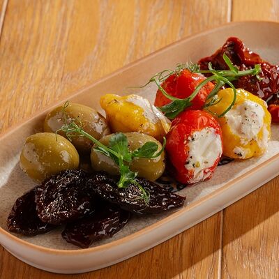 Антипасти итальянские в Russo Italiano по цене 890 ₽