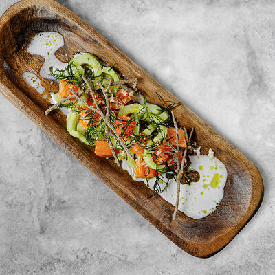 Тартар из лосося, свежий огурец, тертый хрен в 19 по цене 1261 ₽