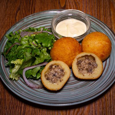 Кнедлики с грибным жюльеномв Кнедлик по цене 480 ₽