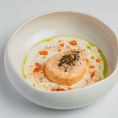 Чилийский лосось, икорный соус в Everland по цене 1690 ₽