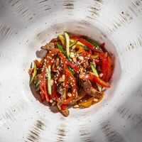 Теплый салат с телятиной в Дюшес