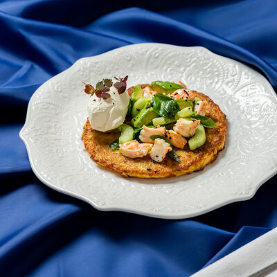 Драник картофельный с креветками, авокадо и сметаной в River по цене 680 ₽