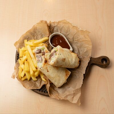 Фирменная шаурма с томленой говяжьей щекой в Ели Поели по цене 1150 ₽