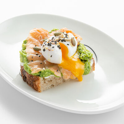 Авокадо тост c яйцом пашот и лососем в Nothing Fancy по цене 750 ₽
