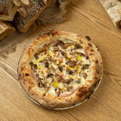 Пицца Ветчина и грибы в Печь по цене 590 ₽