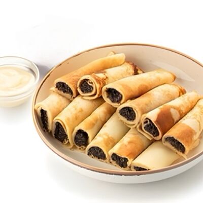 Большая порция блинчиков с маком и ванильным соусом в Шоколадница по цене 994 ₽