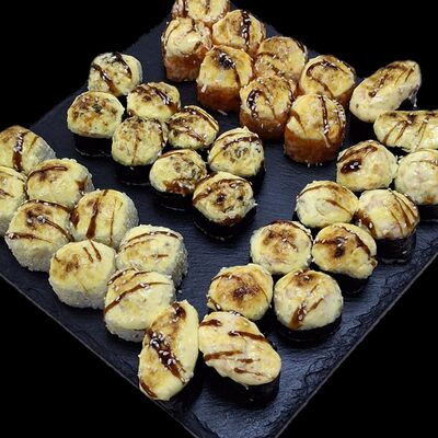 Большой Запечённый в Sushihome74 по цене 1500 ₽