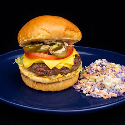 Чили-чиз бургер в Tanaka суши по цене 879 ₽