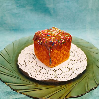 Круассан с шоколадным заварным кремомв Кофе ЁЁ по цене 210 ₽