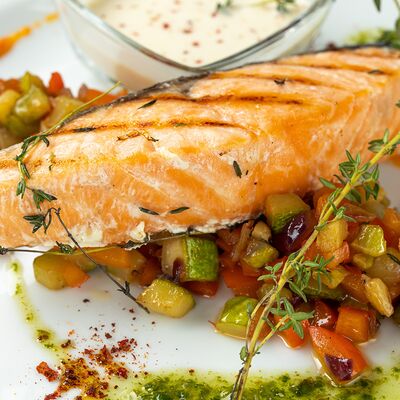Cтейк из лосося с овощами рататуй в William Bass по цене 1500 ₽