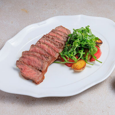 Стриплойн с печеным картофелем и соусом чимичурри в Bocconcino по цене 3300 ₽