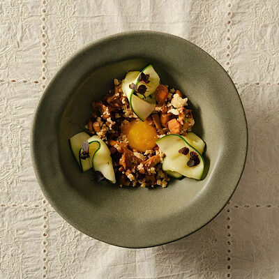 Жареные лисички с маринованным кабачком и желтком конфи в Банщики по цене 890 ₽