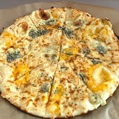 Пицца Четыре сыра в Piccola Pizza по цене 540 ₽