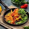 Курица по-уйгурски с овощами в Коктейль холл по цене 450