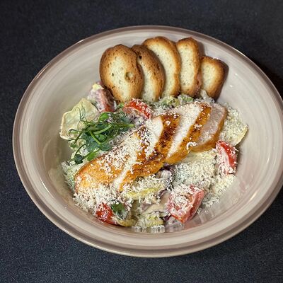 Цезарь с курицейв Boss pizzarolls по цене 380 ₽