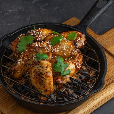 Куриные крылья в соусе свит чили в Jager Meet to Eat по цене 790 ₽