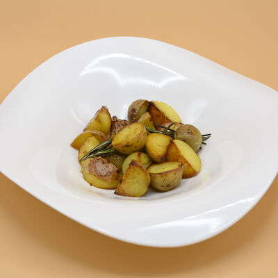 Мини-картофель с розмарином и чесноком в Блан де блан по цене 220 ₽