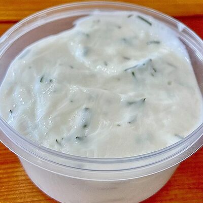 Соус чесночныйв Дворец шашлыков по цене 90 ₽