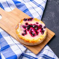 Сметанник с черной смородиной в Светлая пекарня