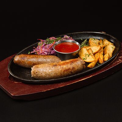 Свиные колбаски с хмели-сунели в Harats Pub по цене 690 ₽