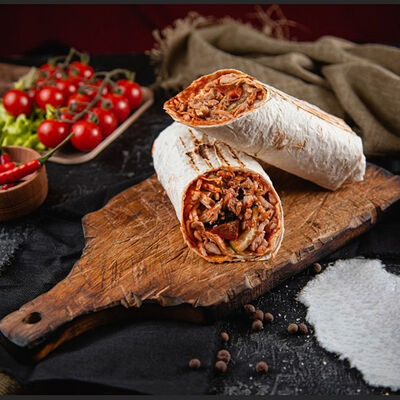 С красным соусом и курицей Xxl в Шау Маст Гоу по цене 609 ₽