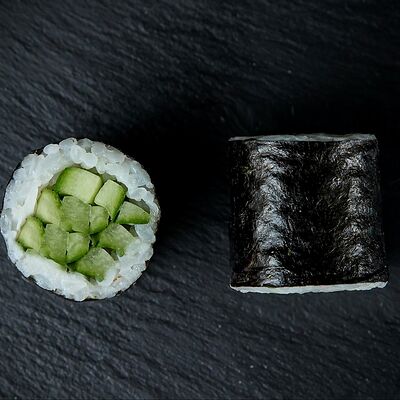 Ролл с огурцом в Hot Pizza по цене 330 ₽