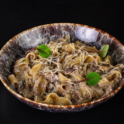 Феттуччине с грибами в трюфельном соусе в MOS Lounge & Bar по цене 650 ₽