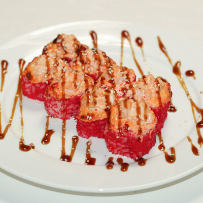 Ролл запеченный с лососем в Гиро-пицца по цене 350 ₽