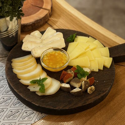 Сырная тарелка №2 в Сыроварня по цене 1100 ₽
