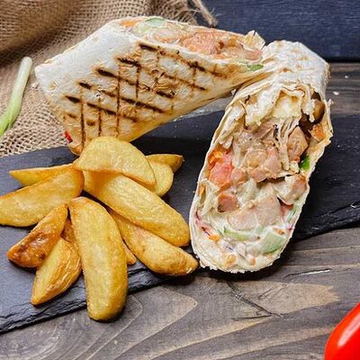 Шаверма в лаваше с картофелем фри в Шаверма шамс по цене 459 ₽