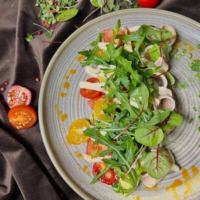 Салат с подкопченой индейкой Я в Пражский по цене 690 ₽