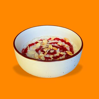 Рисовая каша с ягодным вареньем в Vaffel по цене 350 ₽