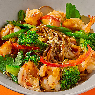 Гречневая лапша с креветками в Колбасофф по цене 890