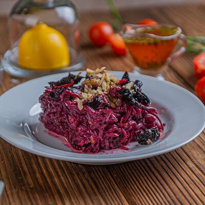 Салат Свекольный с грецким орехом и черносливом в Дон Бургер по цене 204 ₽