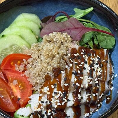 Боул с курицей терияки и зеленой гречей в Kraffin Bakery по цене 647 ₽