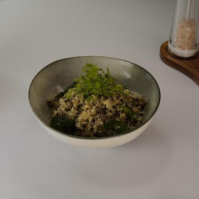 Киноа со шпинатом в Игристо по цене 380 ₽