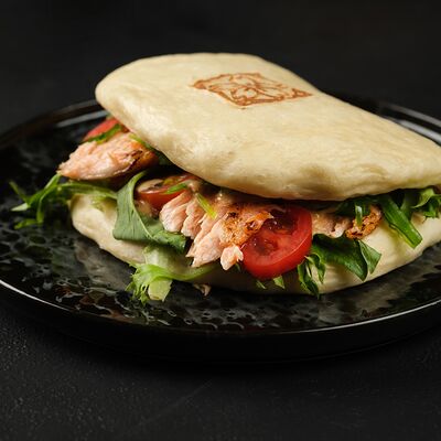 Бао с лососем в Hanami по цене 910 ₽