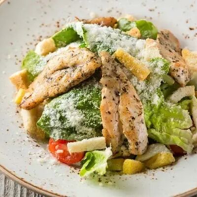 Цезарь с курицей_ в Chester по цене 649 ₽