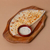 Кутаб с лососем и сыром в Хочу Пури