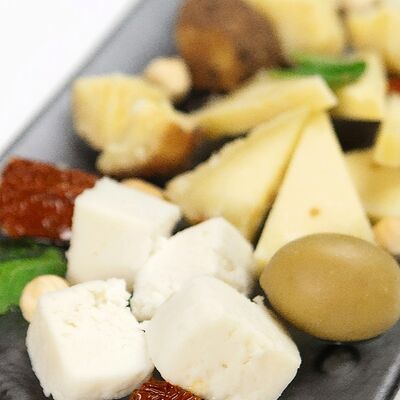 Молодые сыры домашней сыроварни в Осип Терлеев по цене 850 ₽