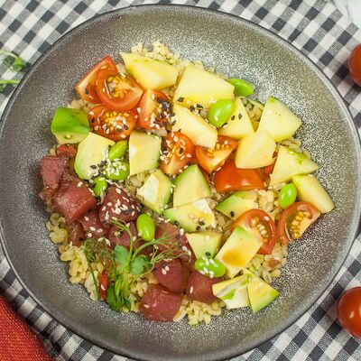 Боул с тунцом, бобами эдамаме и булгуром в Eat fresh по цене 595 ₽