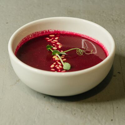 Крем-суп свекольный с кокосовым молоком и имбирем в Крапива по цене 480 ₽