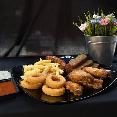 Мясная тарелка в Торговый дворик по цене 1080 ₽