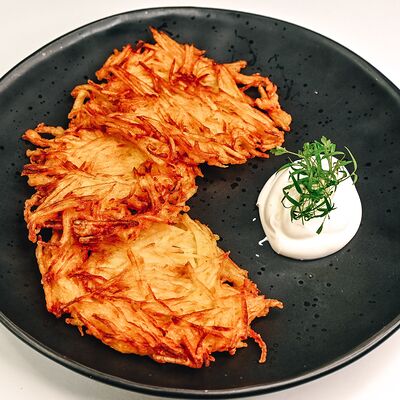 Драники со сметаной в Клевая блиновая по цене 300 ₽