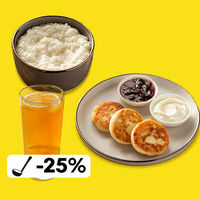 Завтрак с сырниками и кашей в Пока горячее