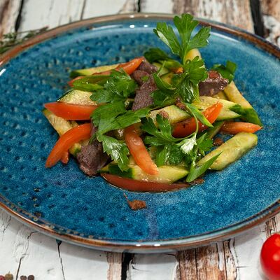 Мясной салат гюнику сарада в Кроко конди по цене 310 ₽