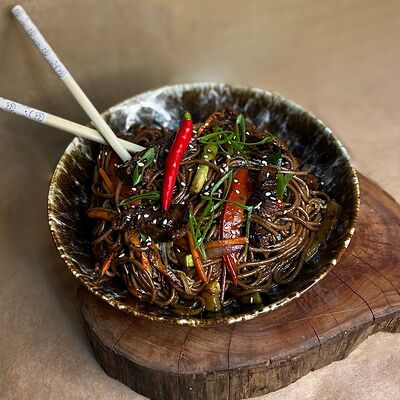 Wok с говядиной в Black Ocean Sushi по цене 450 ₽